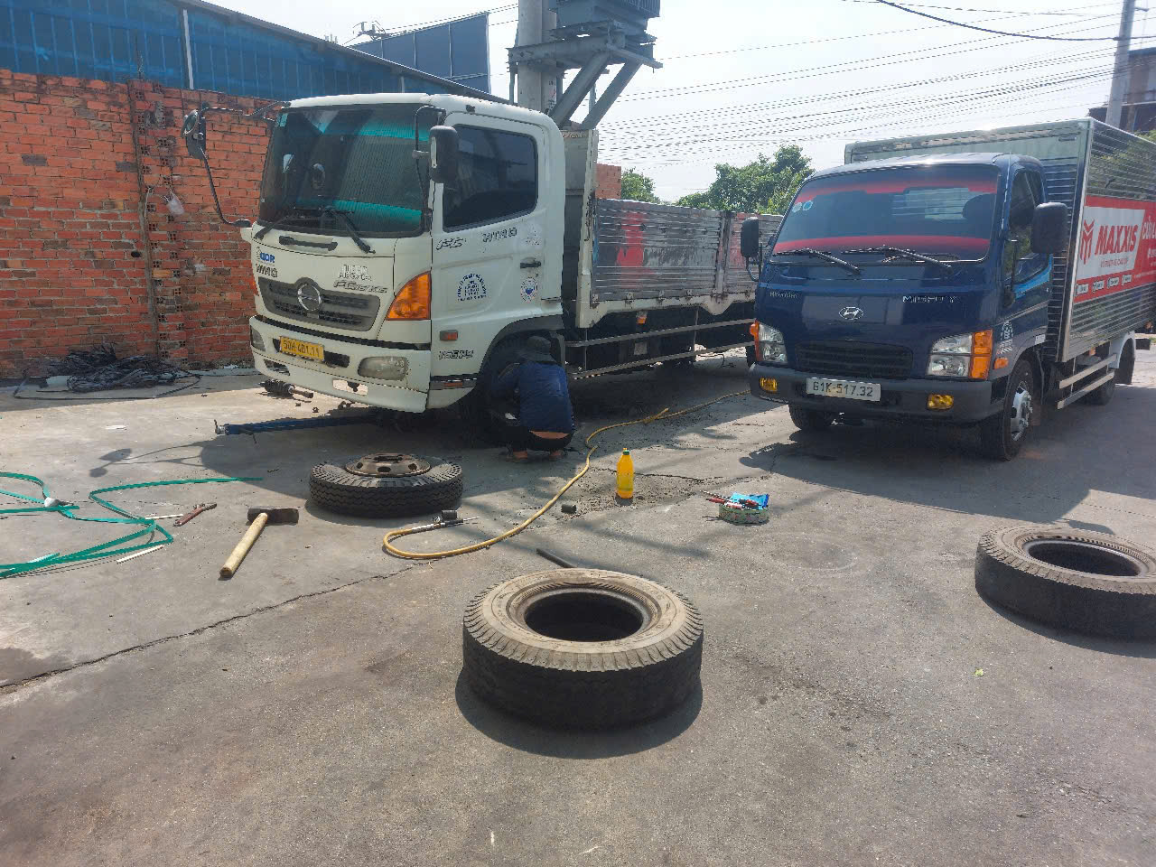 VÁ LỐP THAY LỐP LƯU ĐỘNG - CỬU LONG THIÊN 